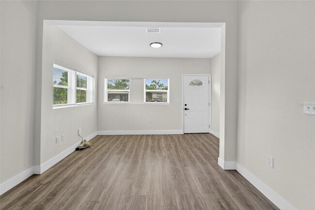 Building Photo - 2525 W Beach St