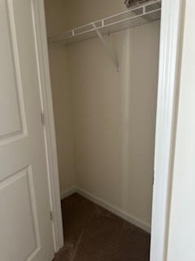 Building Photo - Knoxville 37932 - FULLY FURNISHED $3,300.0...