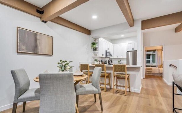 Dining and Bar Seating - 2335 Caringa Way