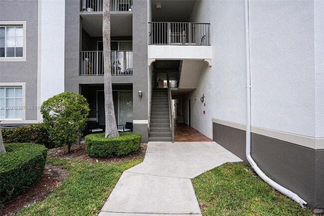 Building Photo - 6831 SW 44th St
