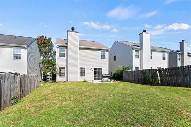 Building Photo - 2760 Englewood Dr