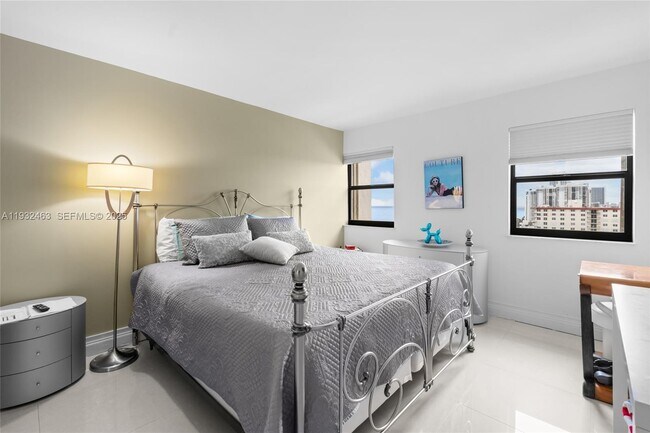 Building Photo - 1201 S Ocean Dr