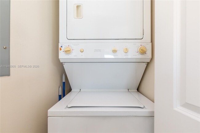 Building Photo - 610 W Las Olas Blvd