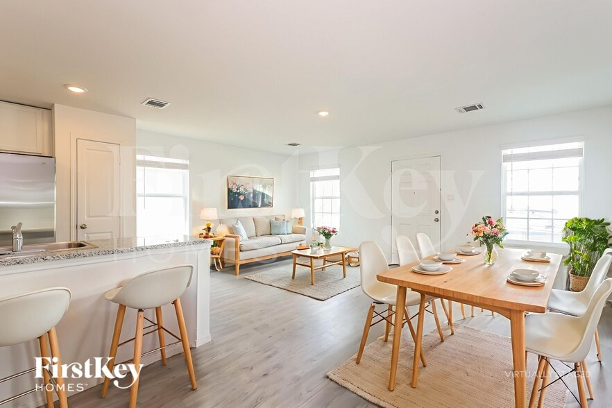 Building Photo - 8323 Piedra Medina