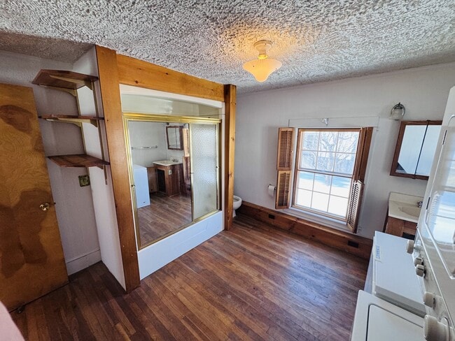 Building Photo - 240 Pine St