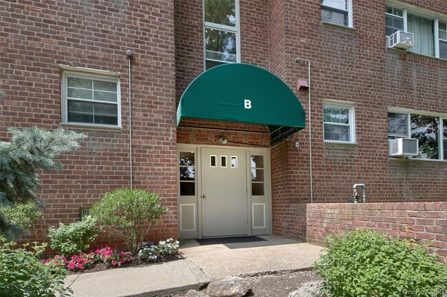 Building Photo - 100 Theodore Fremd Ave