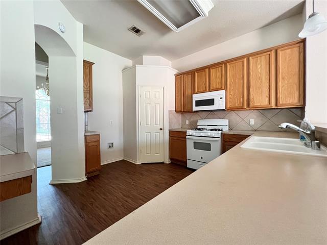 Building Photo - 5917 Vineyard Ln