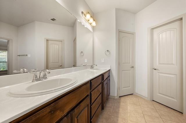 Building Photo - 1613 Country Hills Dr