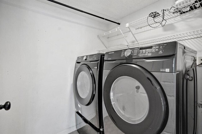 Building Photo - 13770 Oneida Dr