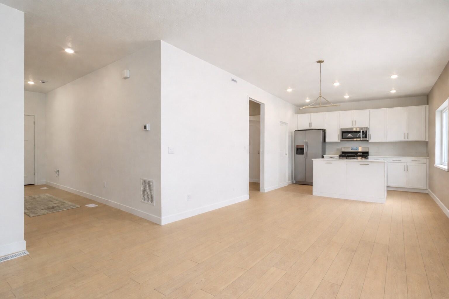 Building Photo - 1508 W Charmer Ln