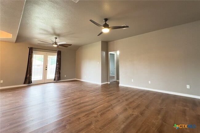 Primary Photo - 308 Oak Ridge Dr