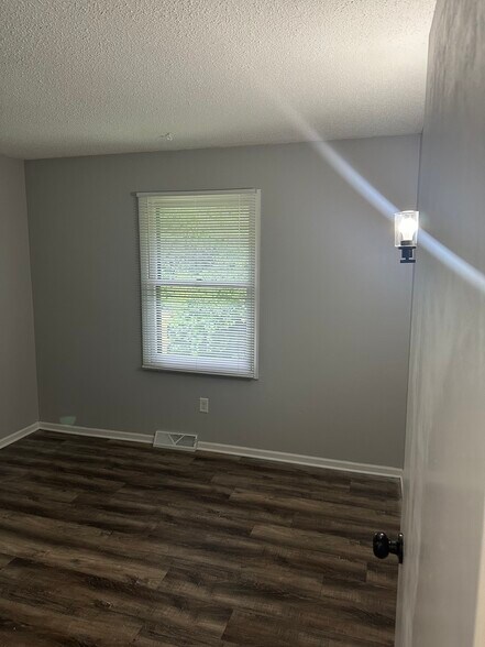 Building Photo - 2555 Ridgemoor Dr SE