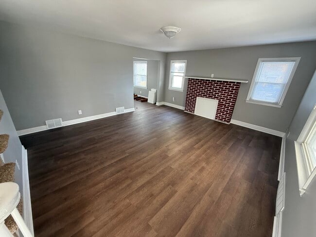 Building Photo - 2111 Old Paris Rd