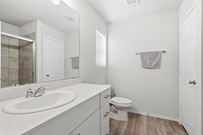 Building Photo - 10101 Newtown Dr