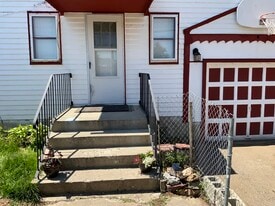 Building Photo - 218 S Jackson St