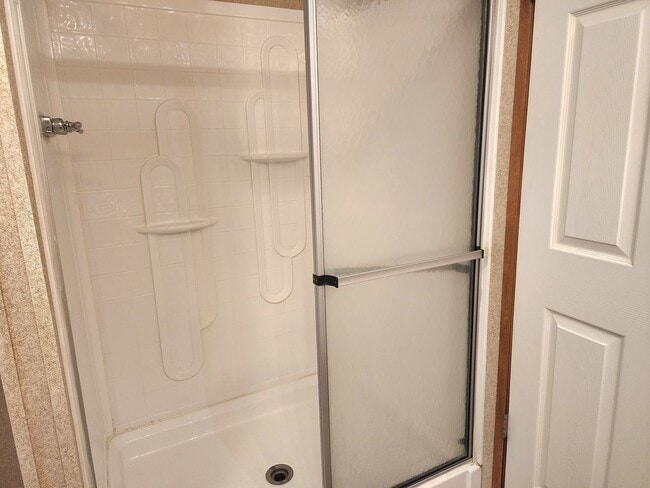 Building Photo - Inviting 3 bedroom 2 bath House with fence...