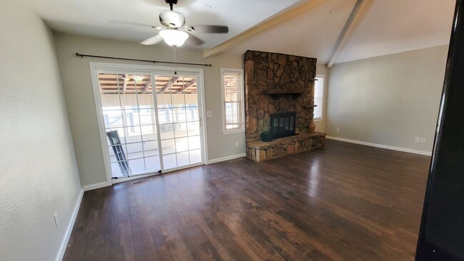 Building Photo - Great Basement home with tons of room