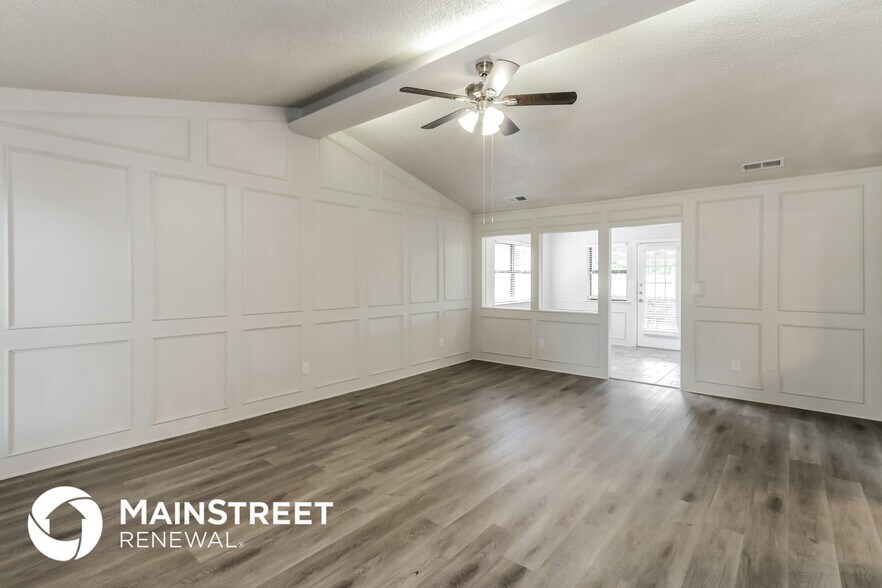 Building Photo - 1421 Pine Hill Dr