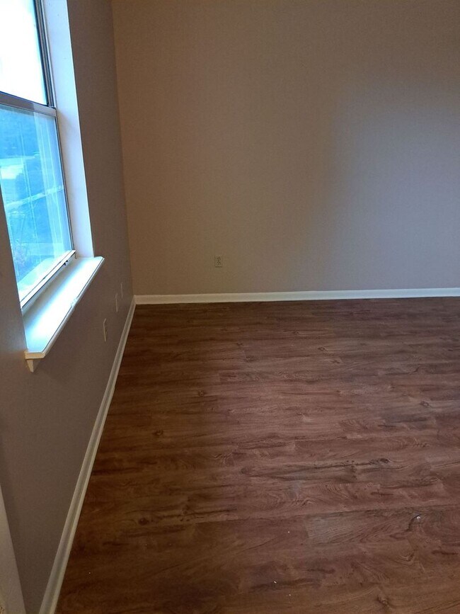 Building Photo - 1514 Kraft Ave