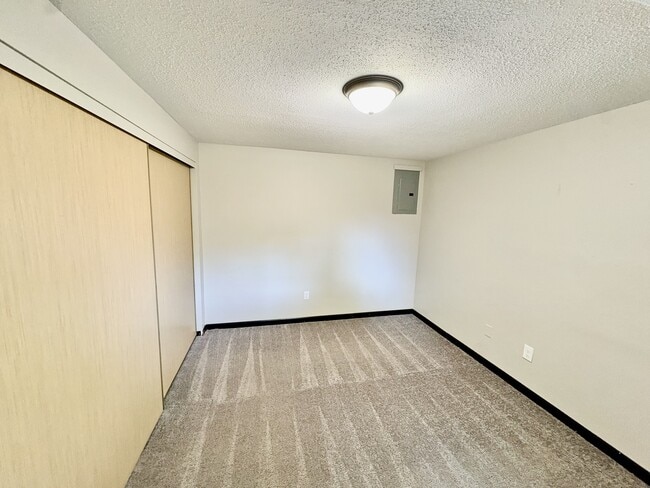 Building Photo - 4 Shining Rock Dr