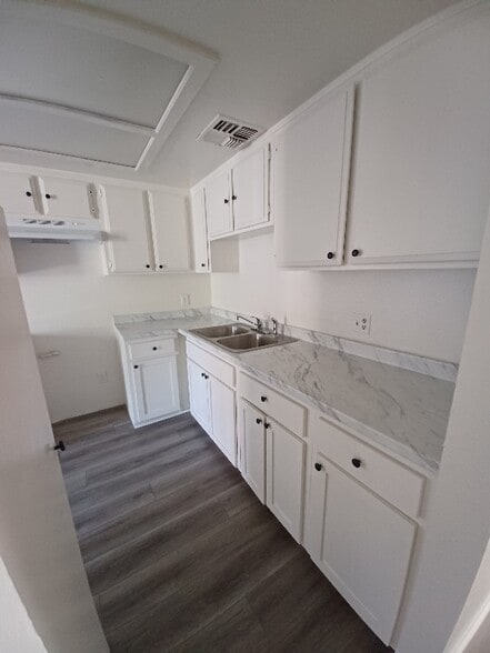 Building Photo - 4114 W Ave L