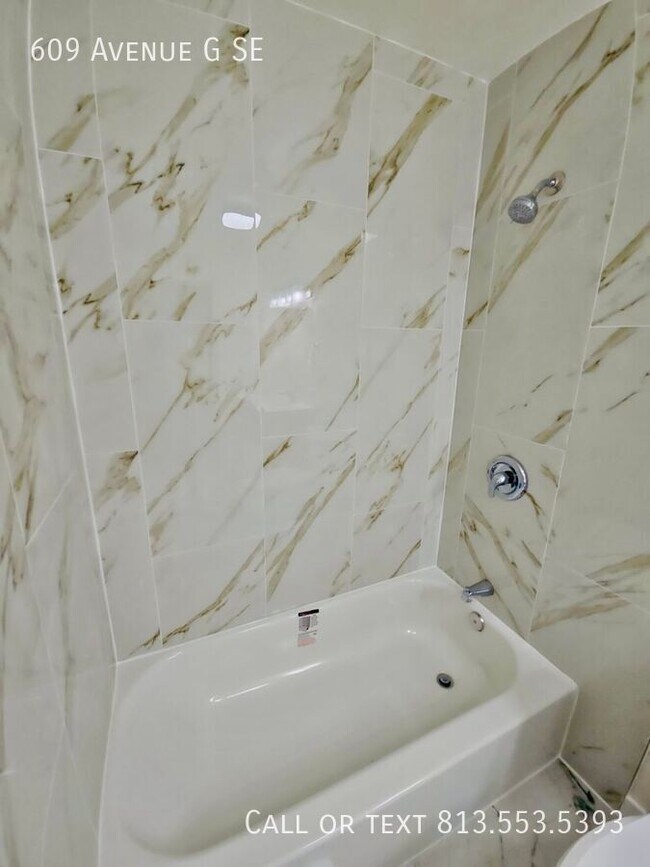 Building Photo - 609 Ave G SE