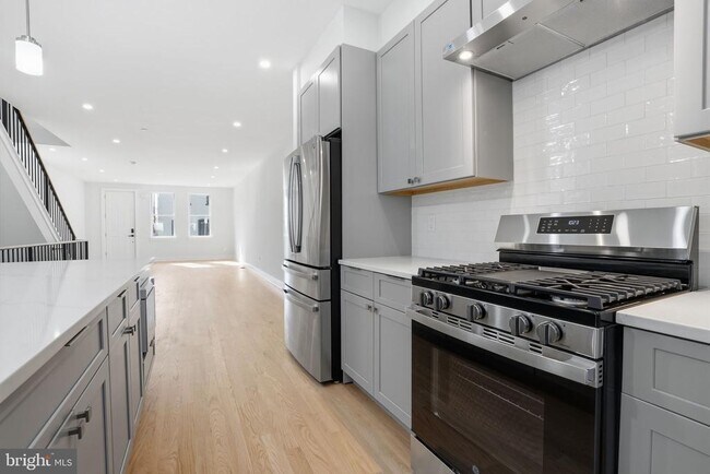 Building Photo - 222 Hermitage St