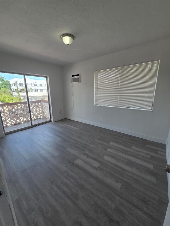 Building Photo - 1628 SW 7th St