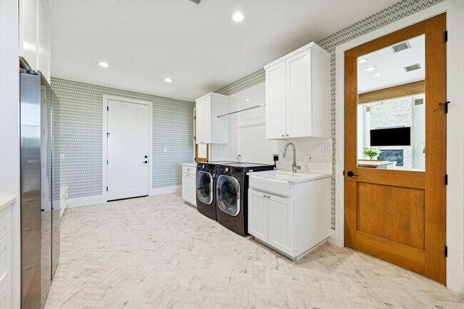 Building Photo - 5000 Creek Meadow