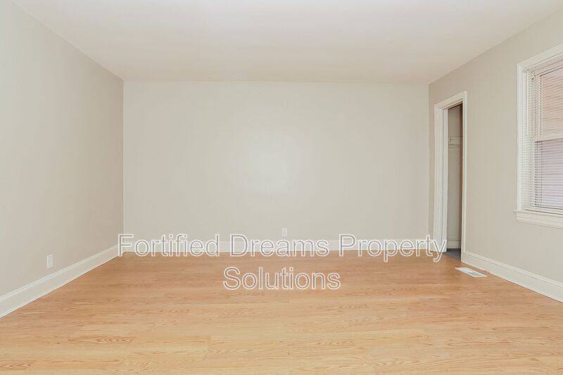 Building Photo - 421 E Twenty-Fourth St