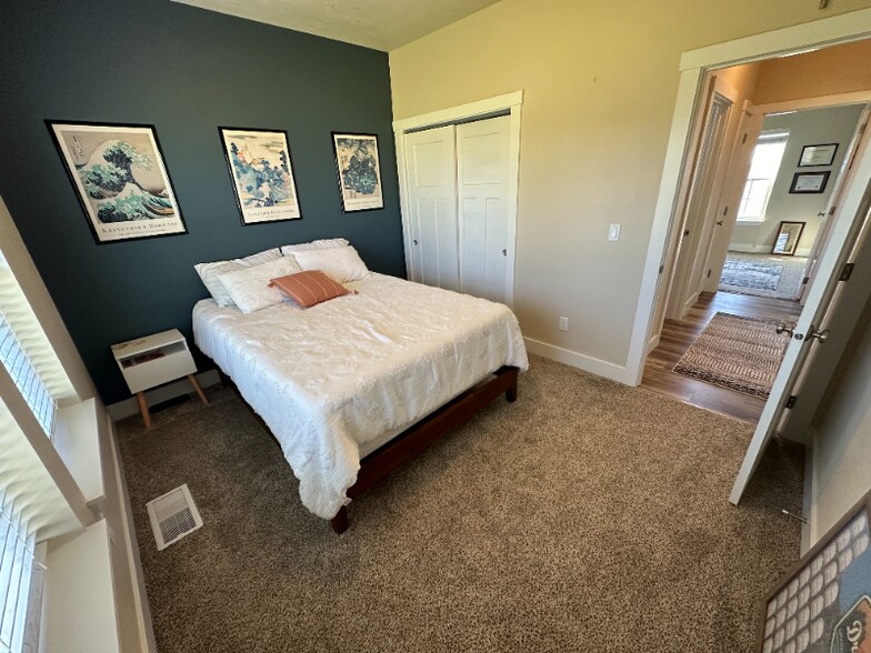 Building Photo - 1600 NE Cinder Loop