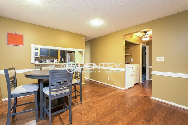 Building Photo - 3810 Old Rosebud Ct