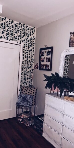 Decorated Bedroom - 419 E Lane Ave
