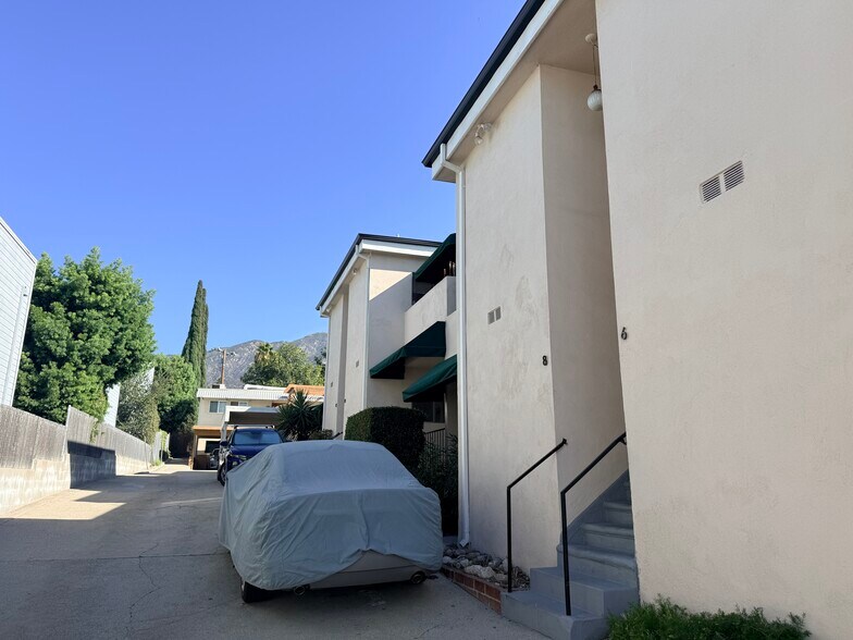 Building Photo - 3055 Foothill Blvd, La Crescenta, CA