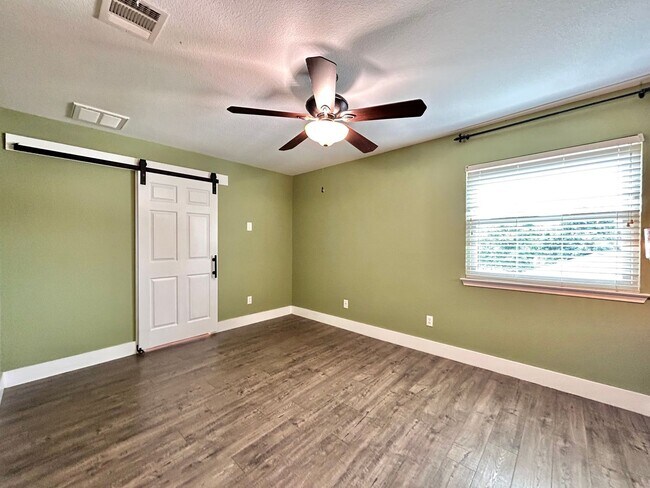 Building Photo - Modern 3/BR 2.5/BA Home with Patio & Balcony