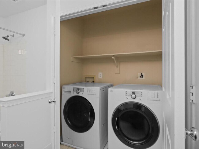 Building Photo - 1518 Summerset Pl