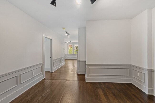 Building Photo - 9 Dana St