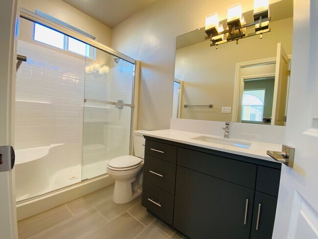Building Photo - COMING SOON! $2,750 Ashlan & Highland, 4 B...