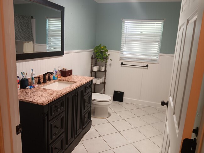 Building Photo - 902 Charlie Griffin Rd