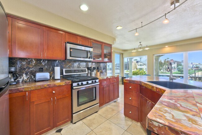 Building Photo - 111 Edgewater Pl