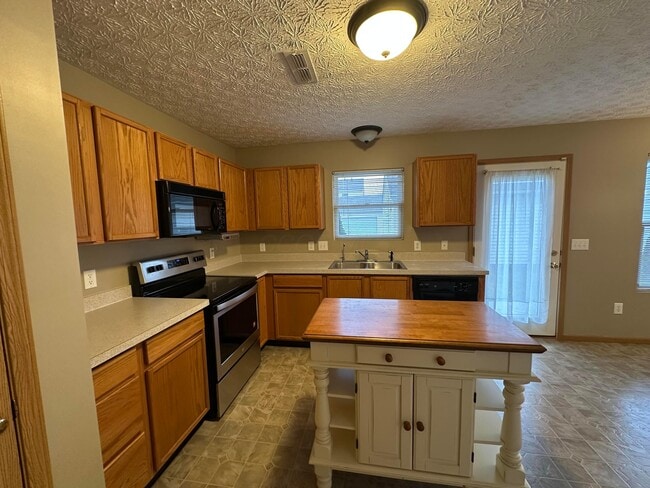 Building Photo - 135 Saratoga St