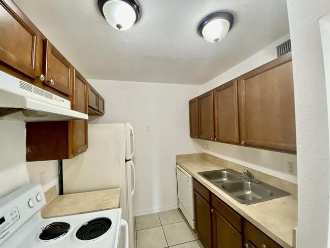 Building Photo - 2914 NW 55th Ave