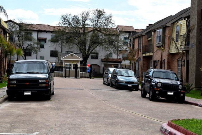 Building Photo - 14814 Perthshire Rd