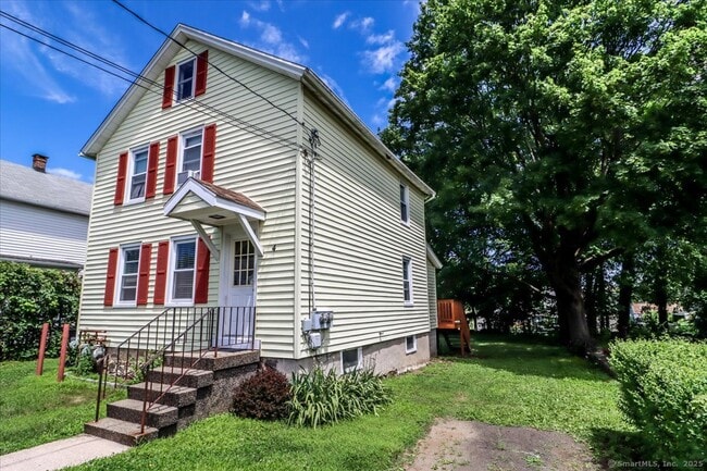 Primary Photo - 4 Edgewood St
