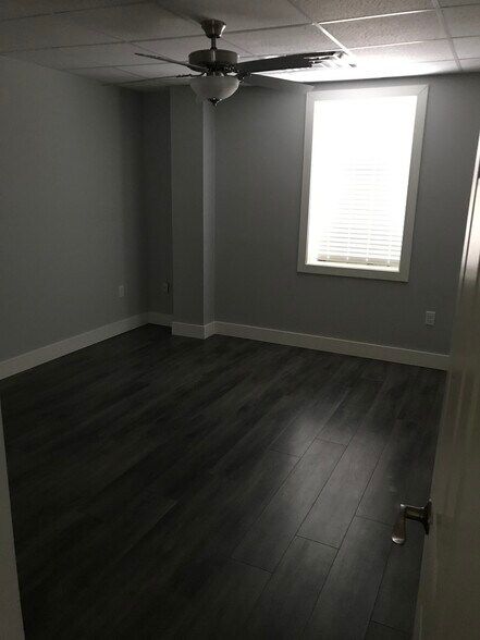 Building Photo - 421 N 20th St