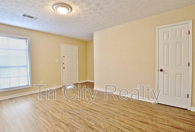 Building Photo - 220 Meadowbrook Ct