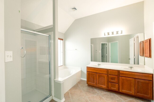 Building Photo - 11516 Sunny Creek Ln