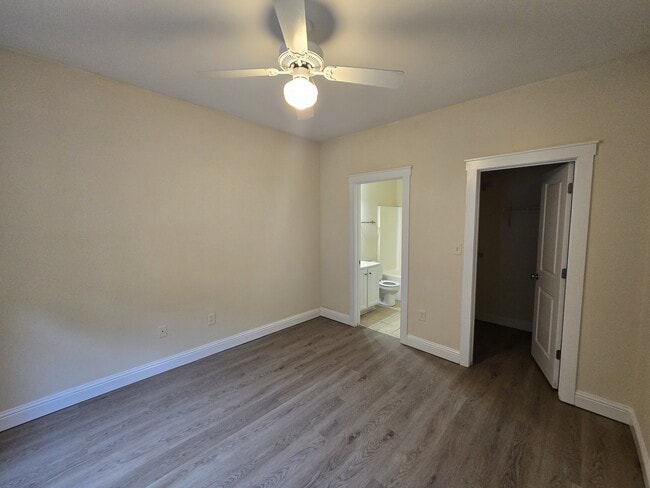 Building Photo - 2140 Lakeside Dr