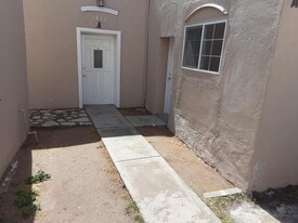 Building Photo - 3816 E San Antonio Ave