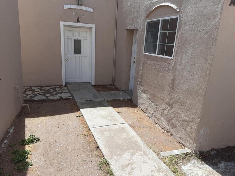 Primary Photo - 3816 E San Antonio Ave